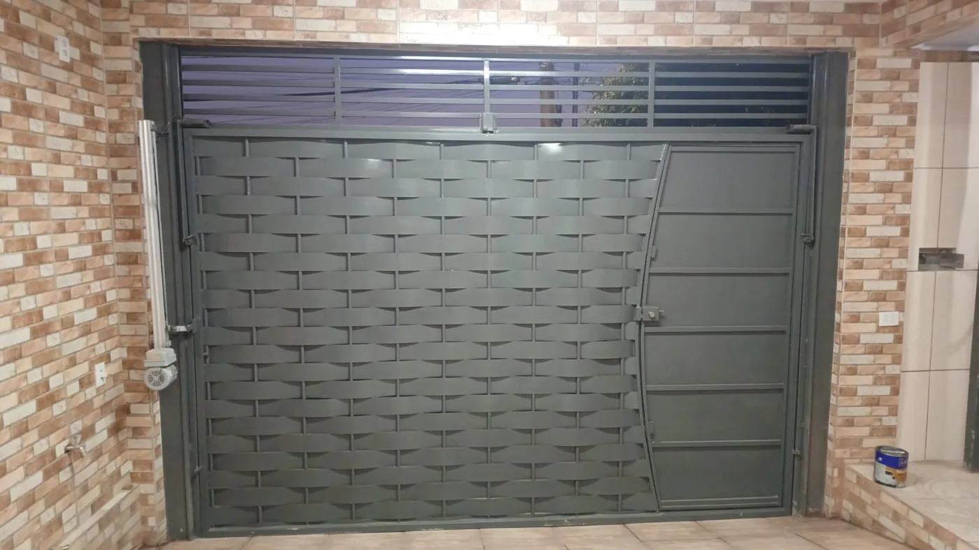 Portão automático residencial enviado para análise técnica